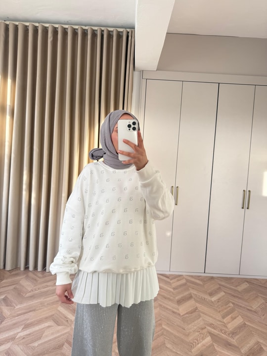 KAZK-629H&R ButikMuadil Harf Taşlı Sweat Beyaz
