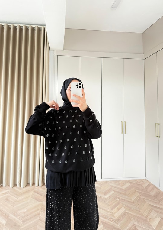 KAZK-628H&R ButikMuadil Harf Taşlı Sweat Siyah