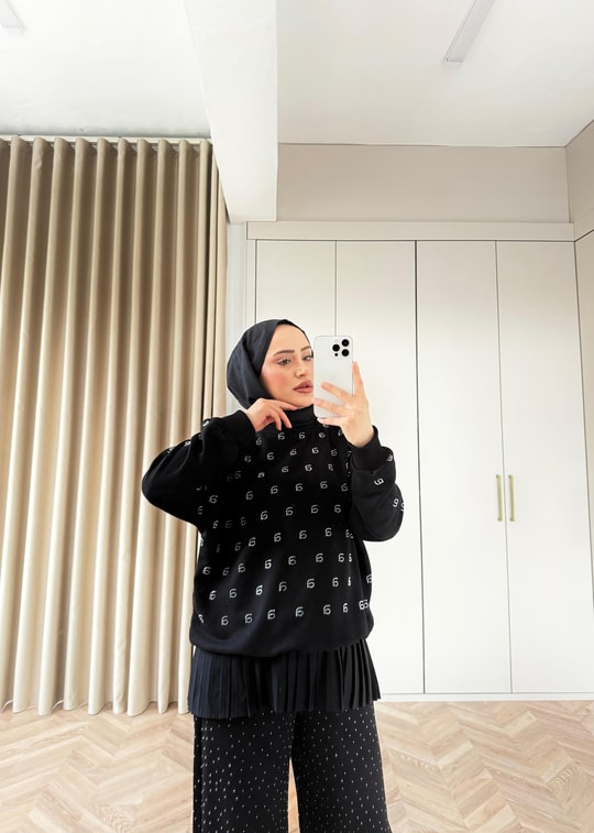 KAZK-628H&R ButikMuadil Harf Taşlı Sweat Siyah
