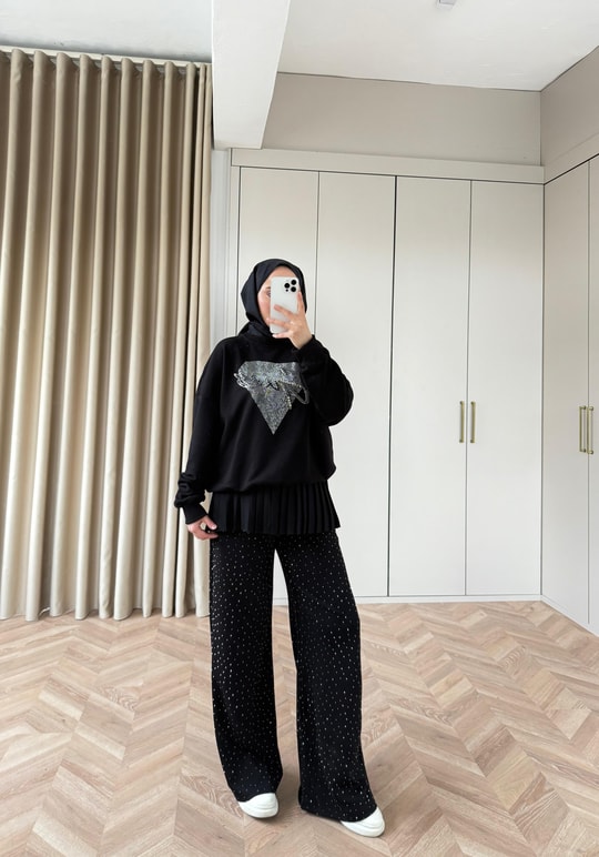 KAZK-627H&R ButikMuadil Yan Kısmı Boncuk Detaylı Sweat Siyah