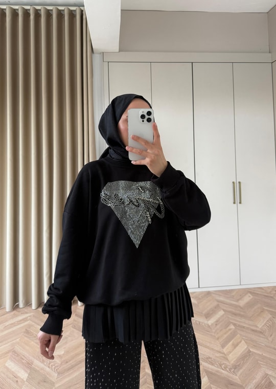 KAZK-627H&R ButikMuadil Yan Kısmı Boncuk Detaylı Sweat Siyah