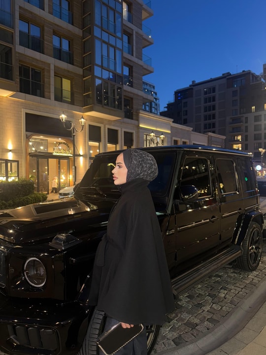 PNC-023H&R ButikLiyl Ön Gold Düğme Detaylı Panço Siyah