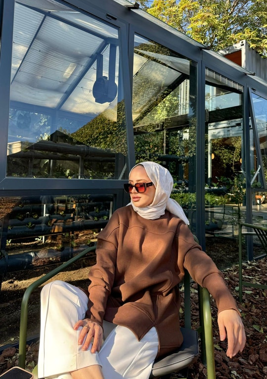 Sweat-179H&R ButikDilvi Model Sweat Kahve