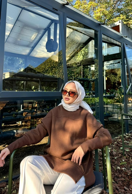 Sweat-179H&R ButikDilvi Model Sweat Kahve