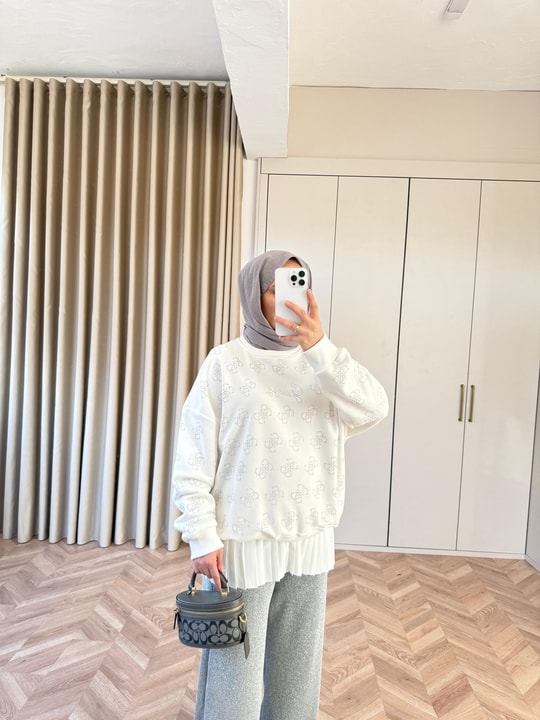 Sweat-232H&R ButikHap-G Desen Taşlı Sweat Beyaz