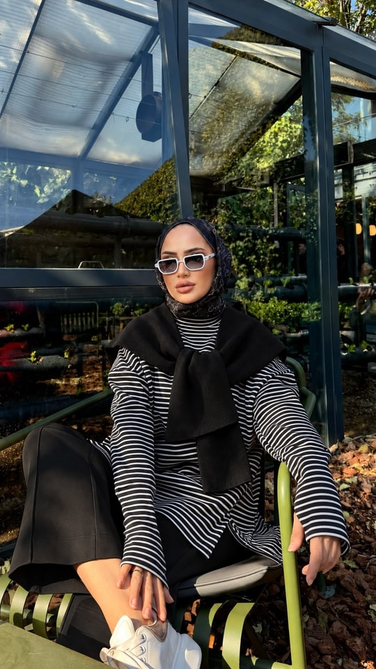 HR-3431H&R ButikHr- İnce Çizgili 2 İplik Sweat Siyah
