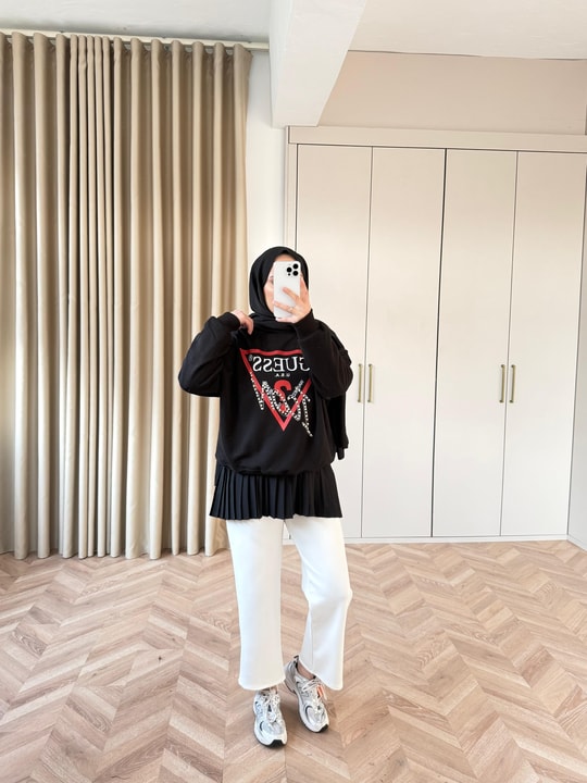 Sweat-208H&R ButikMuadil ? Kırmızı Detaylı Sweat Siyah