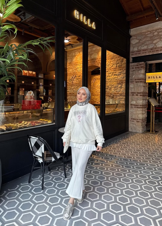Sweat-220H&R ButikMuadil Pembe Taşlı Sweat Beyaz