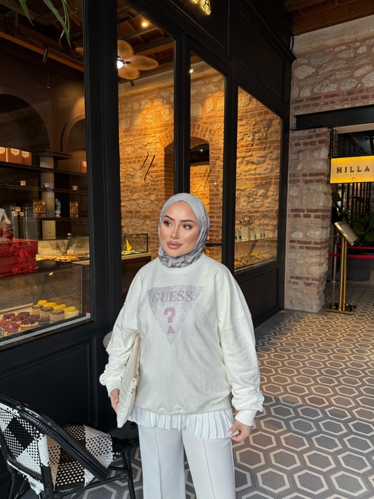 Sweat-220H&R ButikMuadil Pembe Taşlı Sweat Beyaz