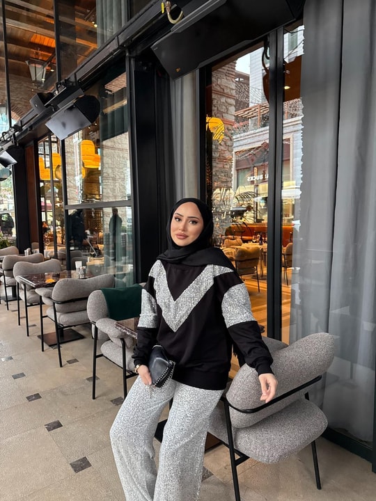 Sweat-189H&R ButikOlla Sim Detaylı Sweat Ön V Siyah