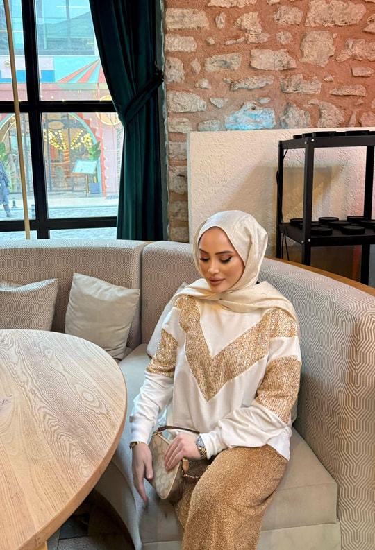 Sweat-189H&R ButikOlla Sim Detaylı Sweat Ön V Bej