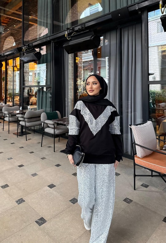 Sweat-189H&R ButikOlla Sim Detaylı Sweat Ön V Siyah