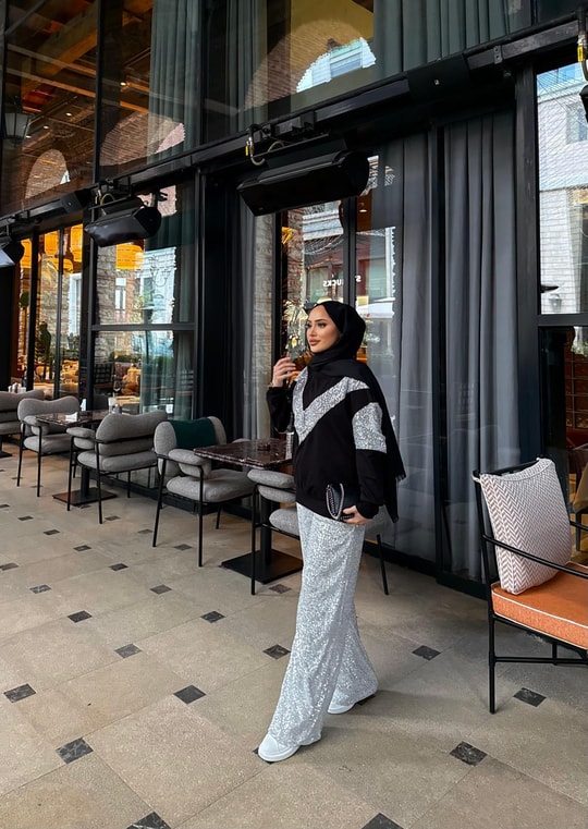 Sweat-189H&R ButikOlla Sim Detaylı Sweat Ön V Siyah