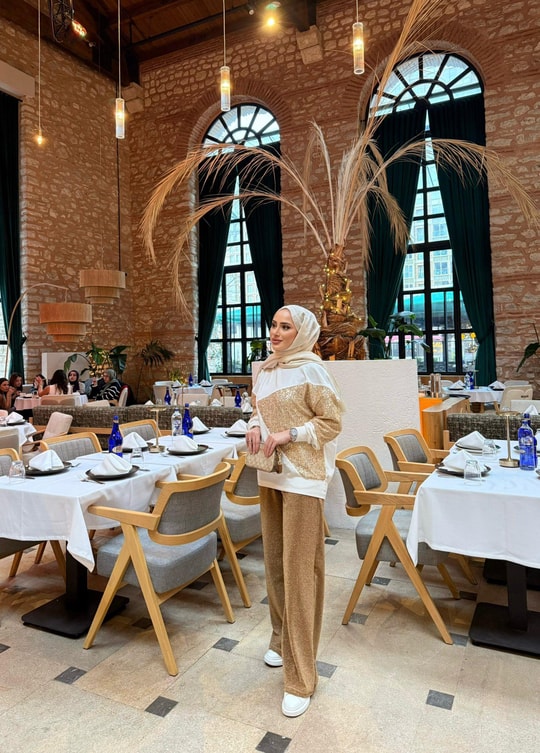 Sweat-189H&R ButikOlla sim Detaylı Sweat Yan Çizgili Bej