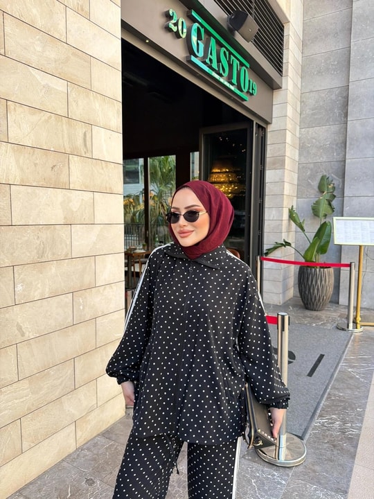 HR-1208H&R ButikBel - Ades Çizgi Detaylı Puantiyeli Takım Siyah