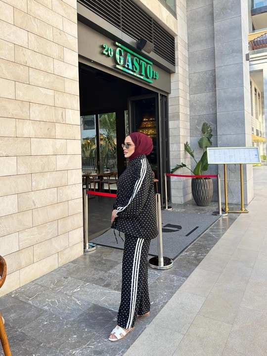 HR-1208H&R ButikBel - Ades Çizgi Detaylı Puantiyeli Takım Siyah