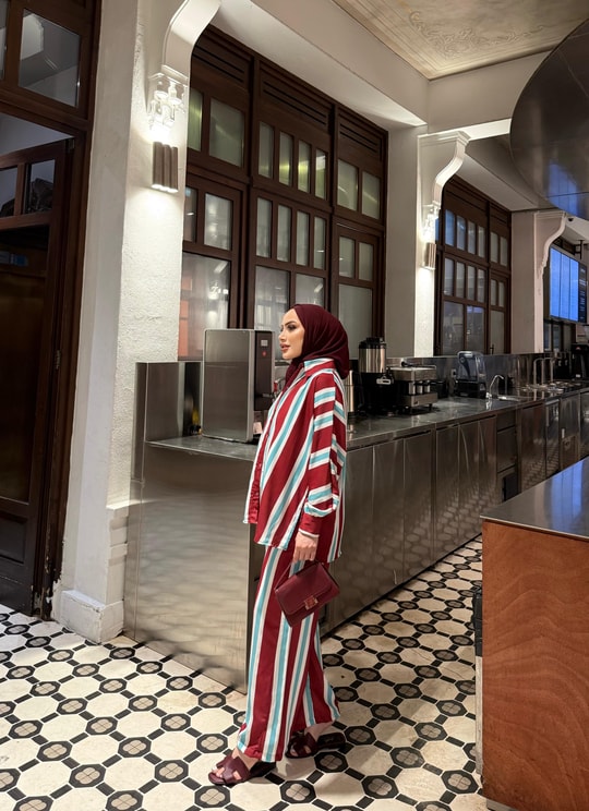 HR-1507H&R ButikHR - Hira Çizgi Desen Bordo - Beyaz