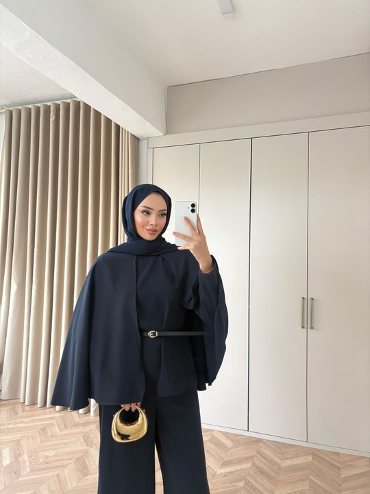 TAKM-2285H&R ButikQu-Karmen Pelerin Detaylı Takım Lacivert