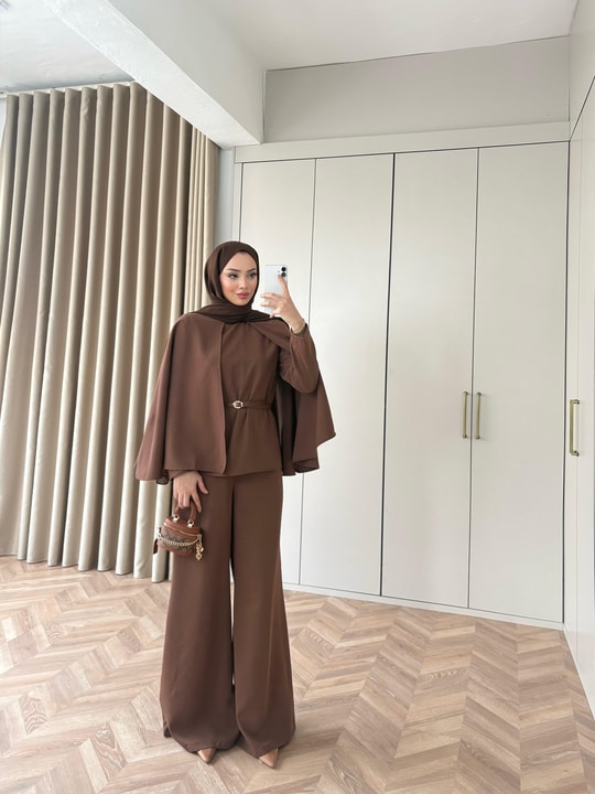 TAKM-2286H&R ButikQu-Karmen Pelerin Detaylı Takım Kahve