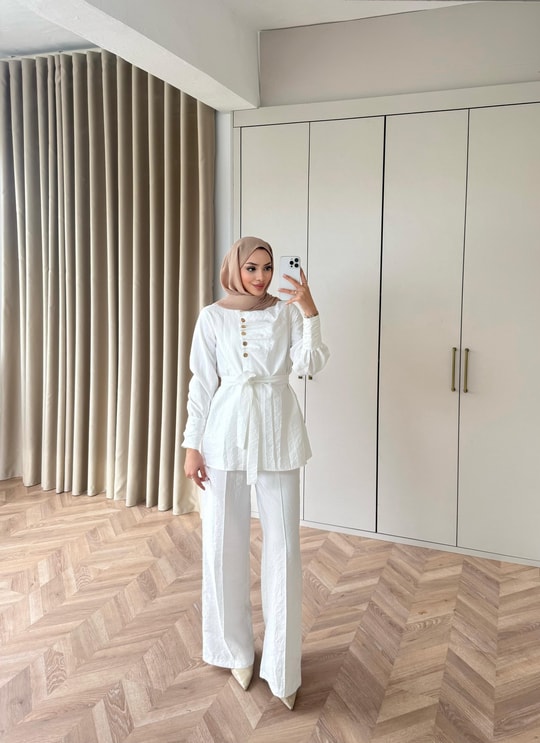 HR-0685H&R ButikTB - Wqa Gold Düğmeli Takım Beyaz