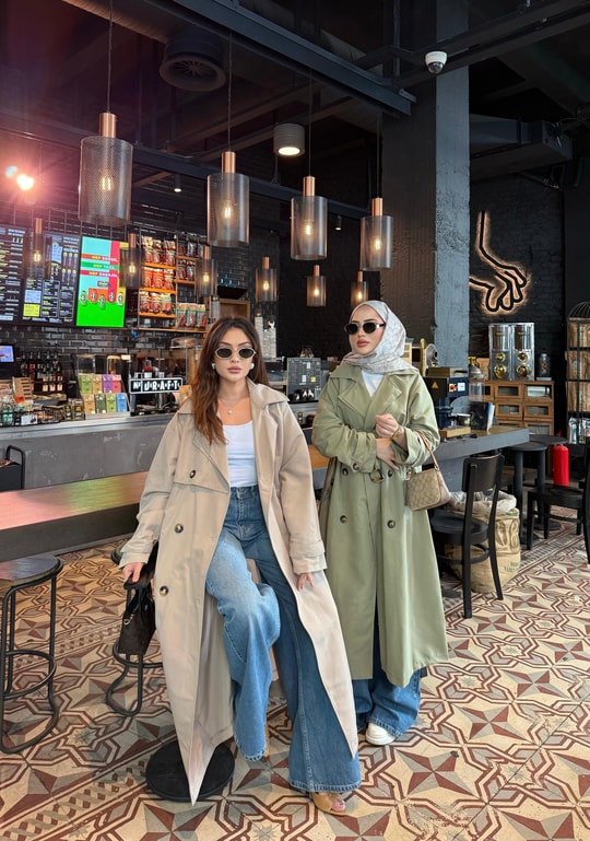 Trenc-63H&R ButikEşbah Arka Kısmı Düğmeli Trenç Haki