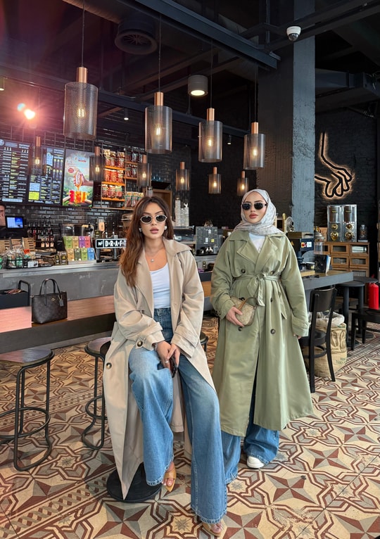 Trenc-63H&R ButikEşbah Arka Kısmı Düğmeli Trenç Haki