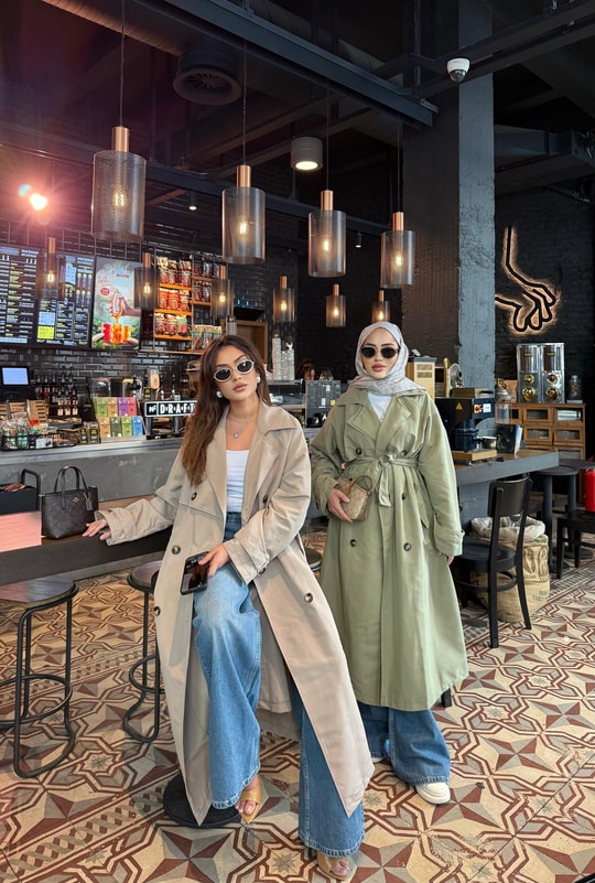 Trenc-63H&R ButikEşbah Arka Kısmı Düğmeli Trenç Haki