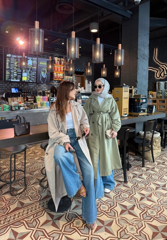 Trenc-63H&R ButikEşbah Arka Kısmı Düğmeli Trenç Haki
