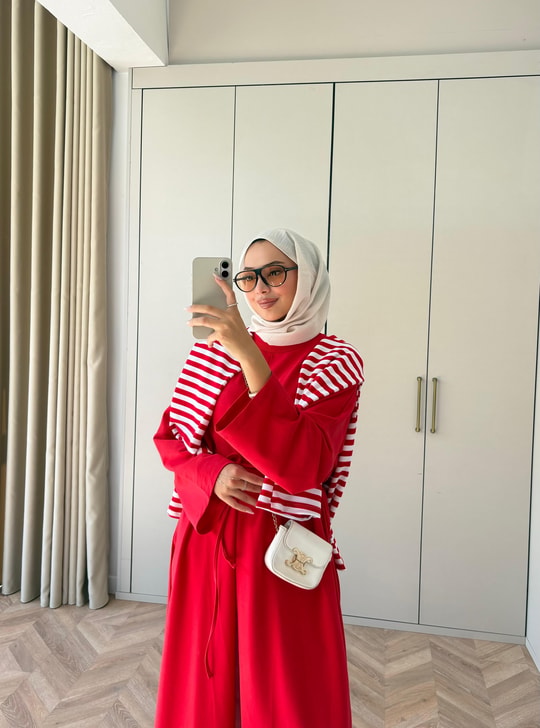 HR-3242H&R ButikEk- İlas Ön Yırtmaçlı Tunik Kırmızı