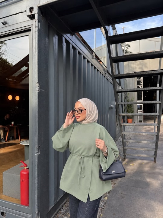 HR-3491H&R ButikEk- Misa Yanı Yırtmaç Detaylı Tunik Çağla Yeşili