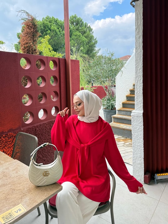 HR-3031H&R ButikTB- Erla Omuz Atkılı Tunik Kırmızı