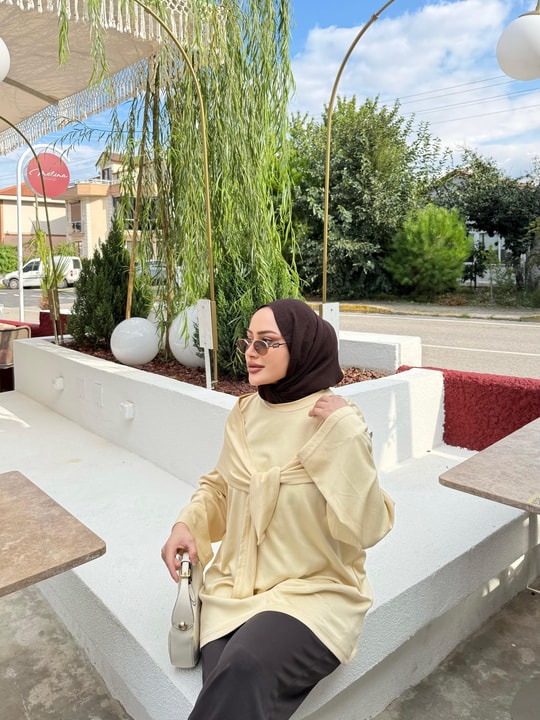 HR-3031H&R ButikTB- Erla Omuz Atkılı Tunik Bej