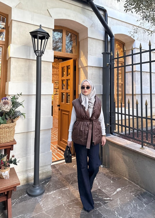 175941419412H&R ButikArka Kısmı Triko Yelek Kahverengi