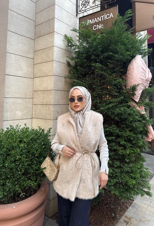 YELEK-304H&R ButikLiam Taşlı Yelek Bej