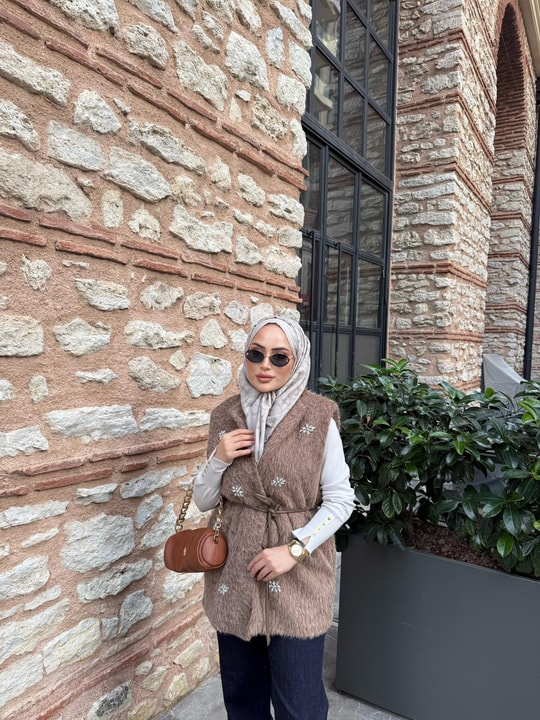 YELEK-302H&R ButikLiam Taşlı Yelek Kahve