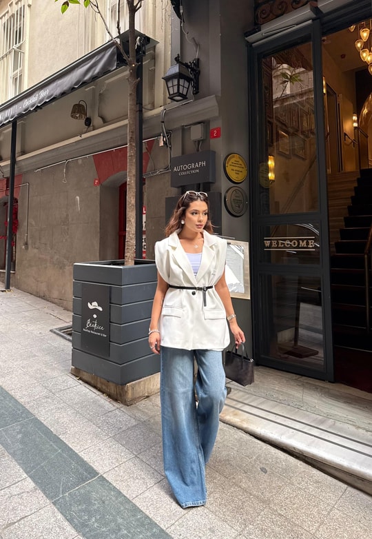 YELEK-275H&R ButikNes Vatka Detaylı Yelek Beyaz