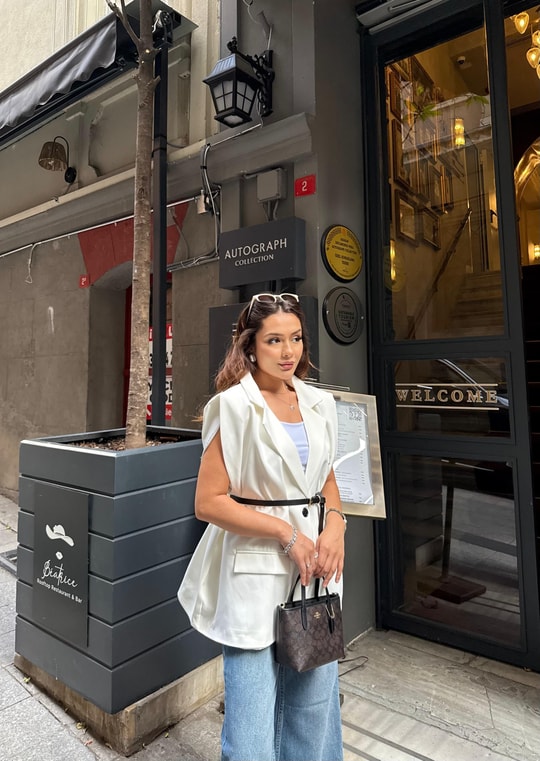 YELEK-275H&R ButikNes Vatka Detaylı Yelek Beyaz