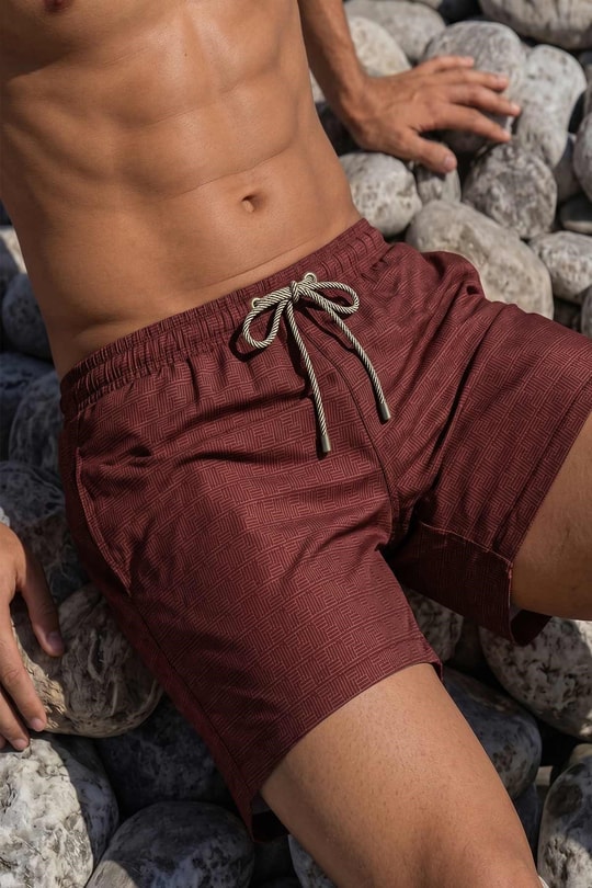 Mısırlı Erkek Monogram Desenli Deniz Şort Bordo