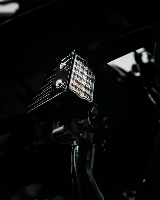 CUSTOM DYNAMICS ECE LOW RIDER ST PERF. LED FR. KOD:20202360
