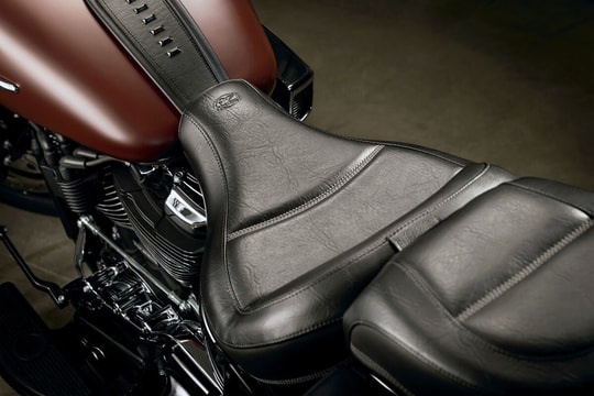 MUSTANG SEAT RR MX TOUR FLHC18-19 KOD: 08021064