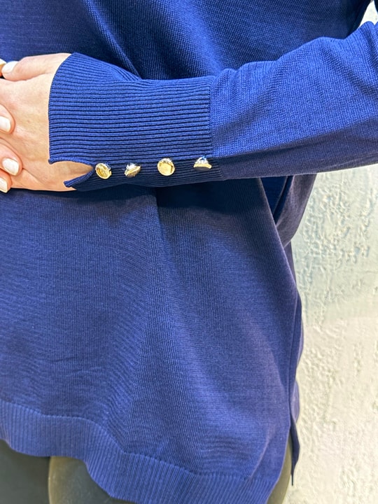 Bilek Düğme Detaylı Yuvarlak Yaka Bluz Lacivert