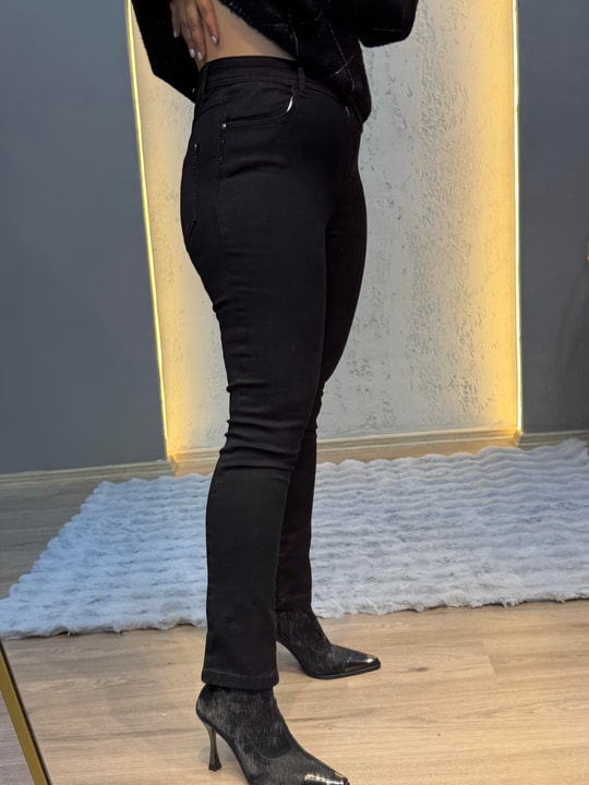 Cepleri Taş Detaylı Kot Pantolon Siyah