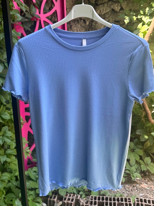 Fırfır Detaylı Yuvarlak Yaka Kısa Kollu T-shirt