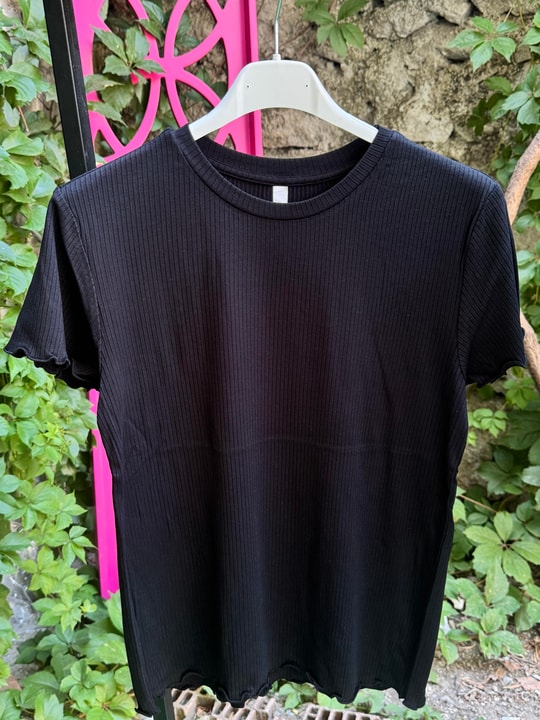 Fırfır Detaylı Yuvarlak Yaka Kısa Kollu T-shirt