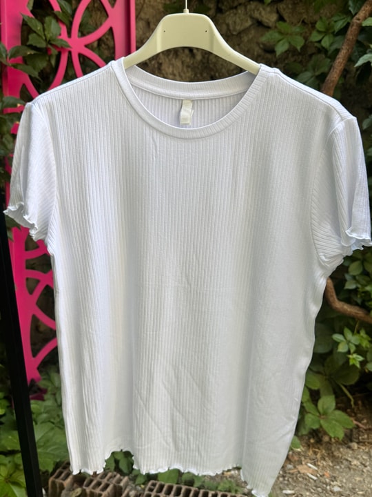 Fırfır Detaylı Yuvarlak Yaka Kısa Kollu T-shirt