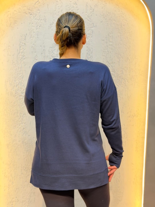Parmak Geçirme Detaylı Yanları Yırtmaçlı Pamuk Sweatshirt Lacivert