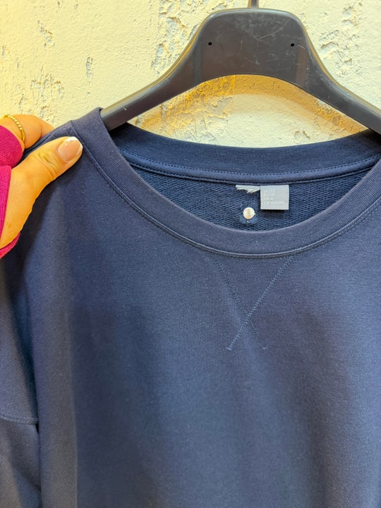 Parmak Geçirme Detaylı Yanları Yırtmaçlı Pamuk Sweatshirt Lacivert