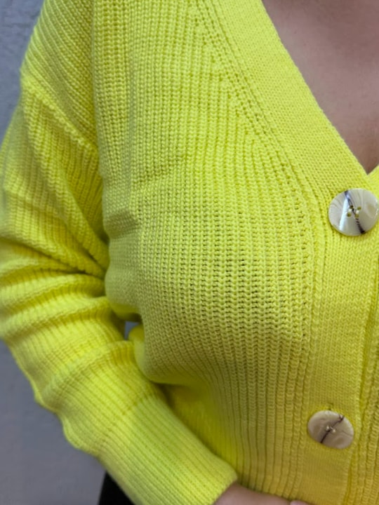 Üç Düğmeli Crop Hırka Limon Sarısı
