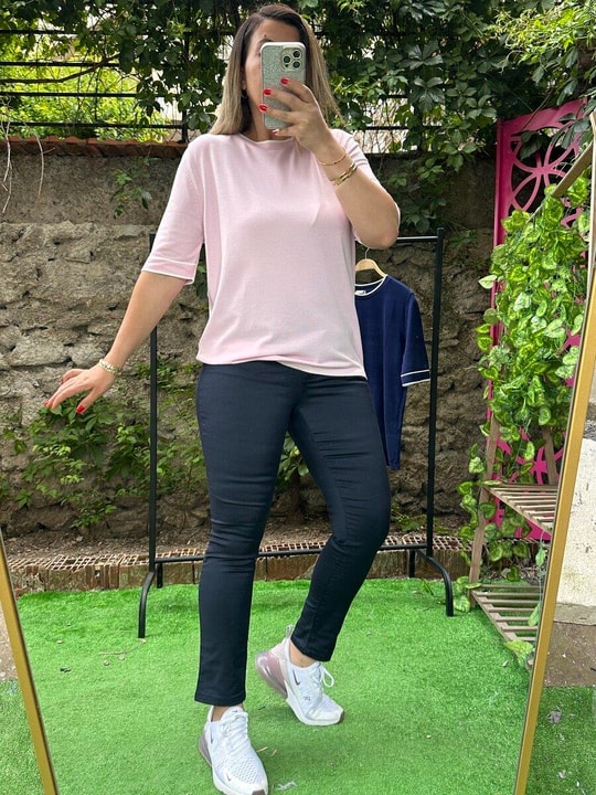 Yuvarlak Yaka Çizgi Detaylı Merserize Bluz Pembe