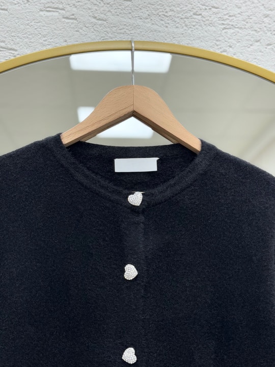 Adora Kalp Düğmeli Sakallı Hırka-KR3198 Siyah